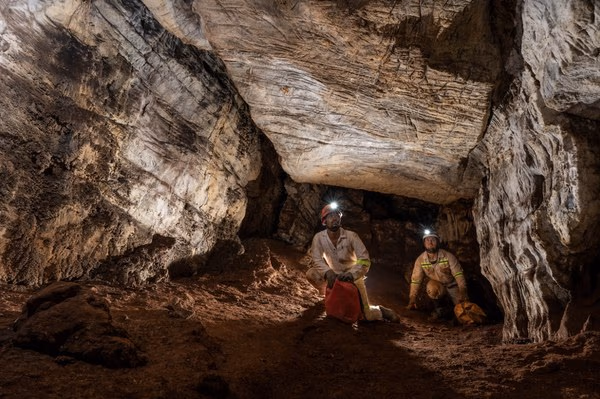 Scientist found 20 ancient hominins in a cave, and a mystery: Why are they all female? | National Geographic
