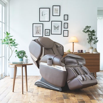 Fujiiryoki Calm Plus 4D SL Track Massage Chair with Touchscreen Remote