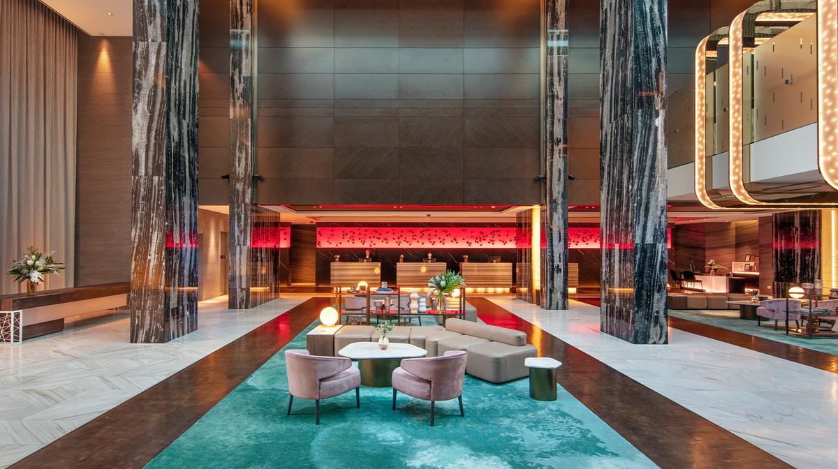 Sydney Harbourside Glamour: Pyrmont Luxury with Daily Breakfast, Daily A$50 Dining Credit & Parking