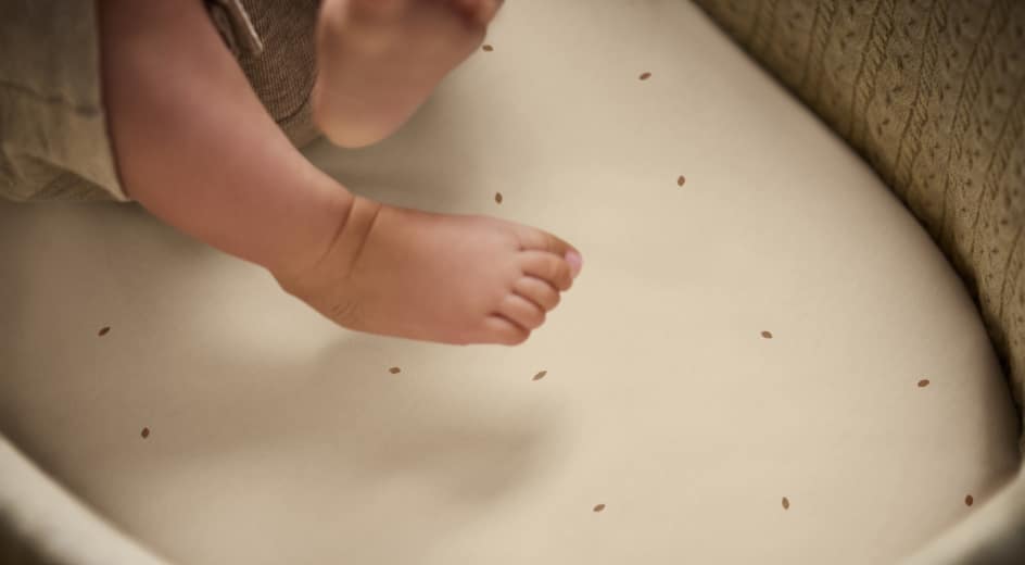 Organic Moses Basket Fitted Sheets in Linen with Cocoa Rice