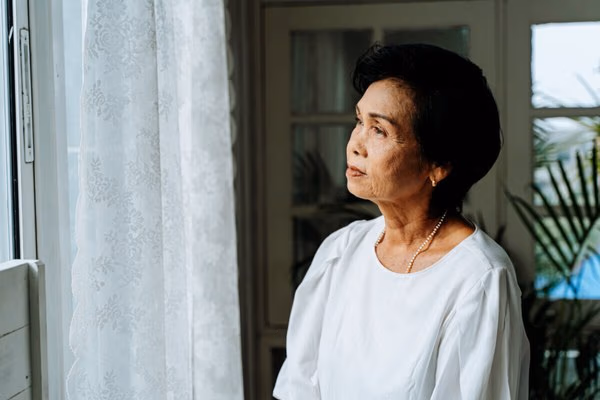 Study: It's not being alone that hurts the brain. It's feeling alone. | StudyFinds