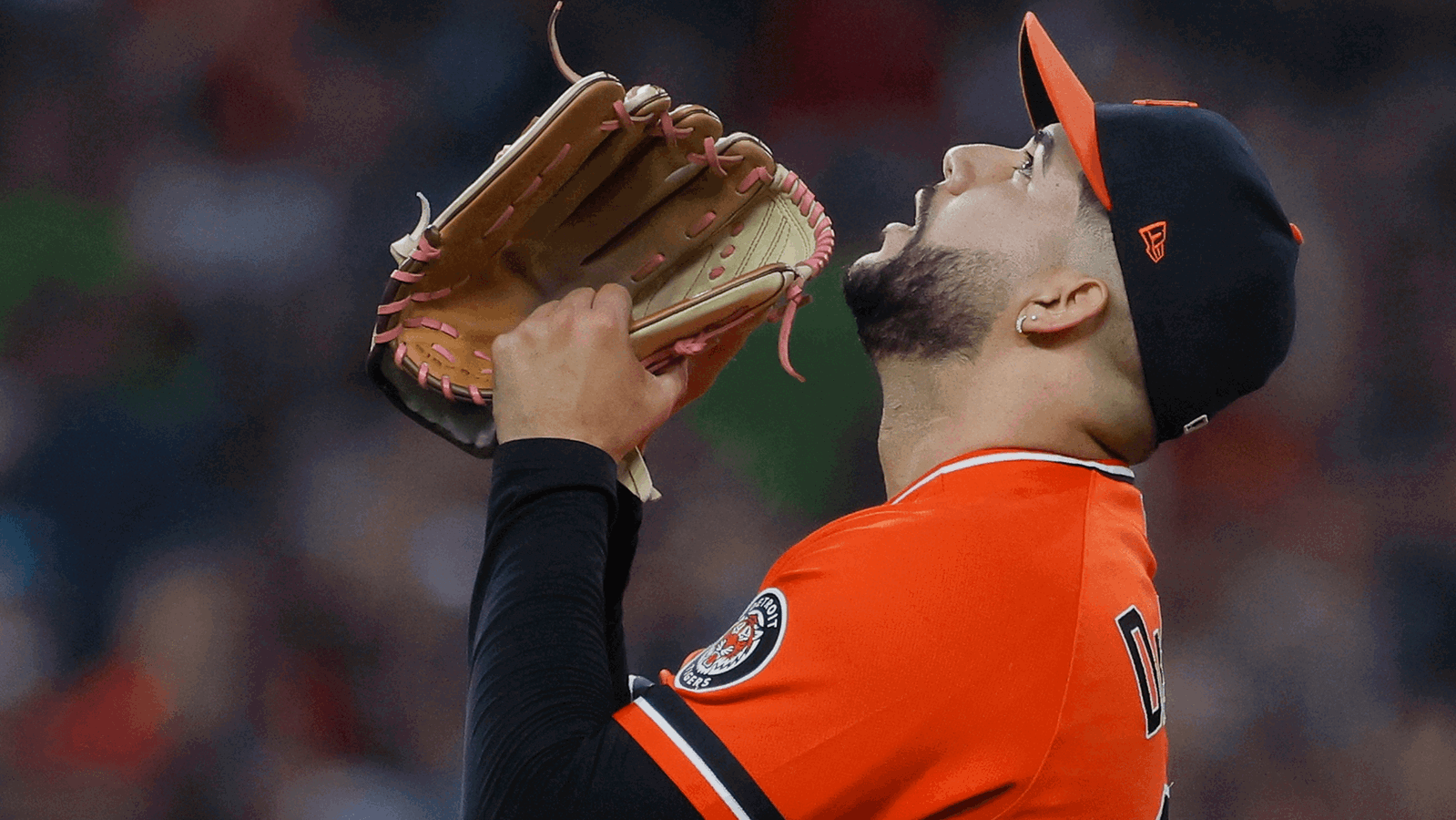 Enmanuel De Jesus looks to the sky after closing out the Tigers' win