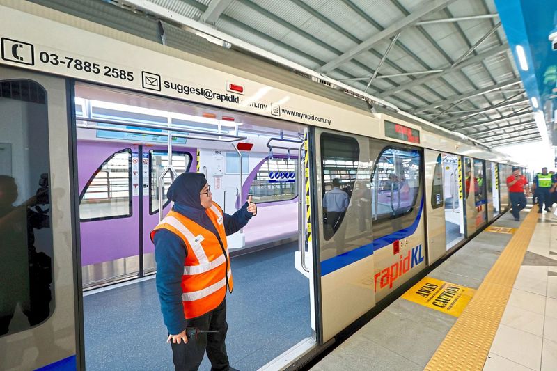 ‘The Star’ takes first ride on the Shah Alam Line