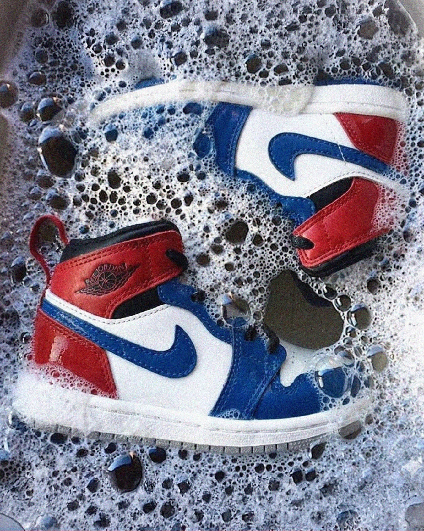 El icono se hereda, no se explica.
Mini silueta, máxima actitud.

Disponibles en C/Paseo, 23_Ourense y en 4elementos.com

#4elementos #jordan #jordan1 #kids #sneakers streetstyle