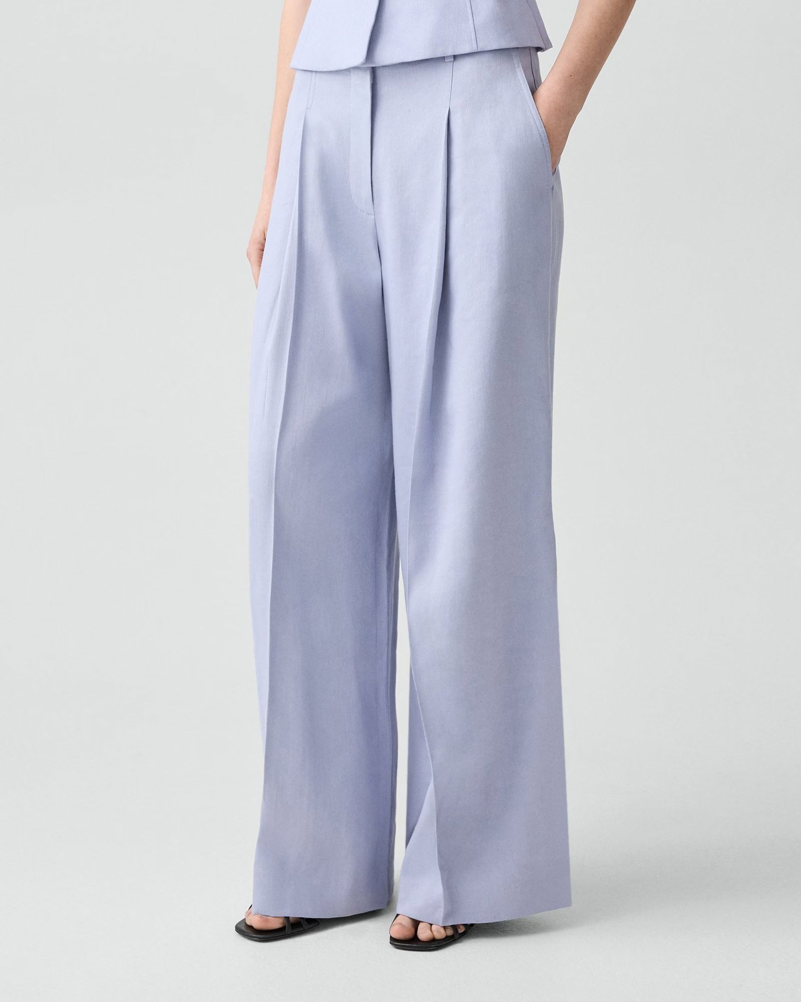 Pleated Wide-Leg Trousers in Linen-Viscose