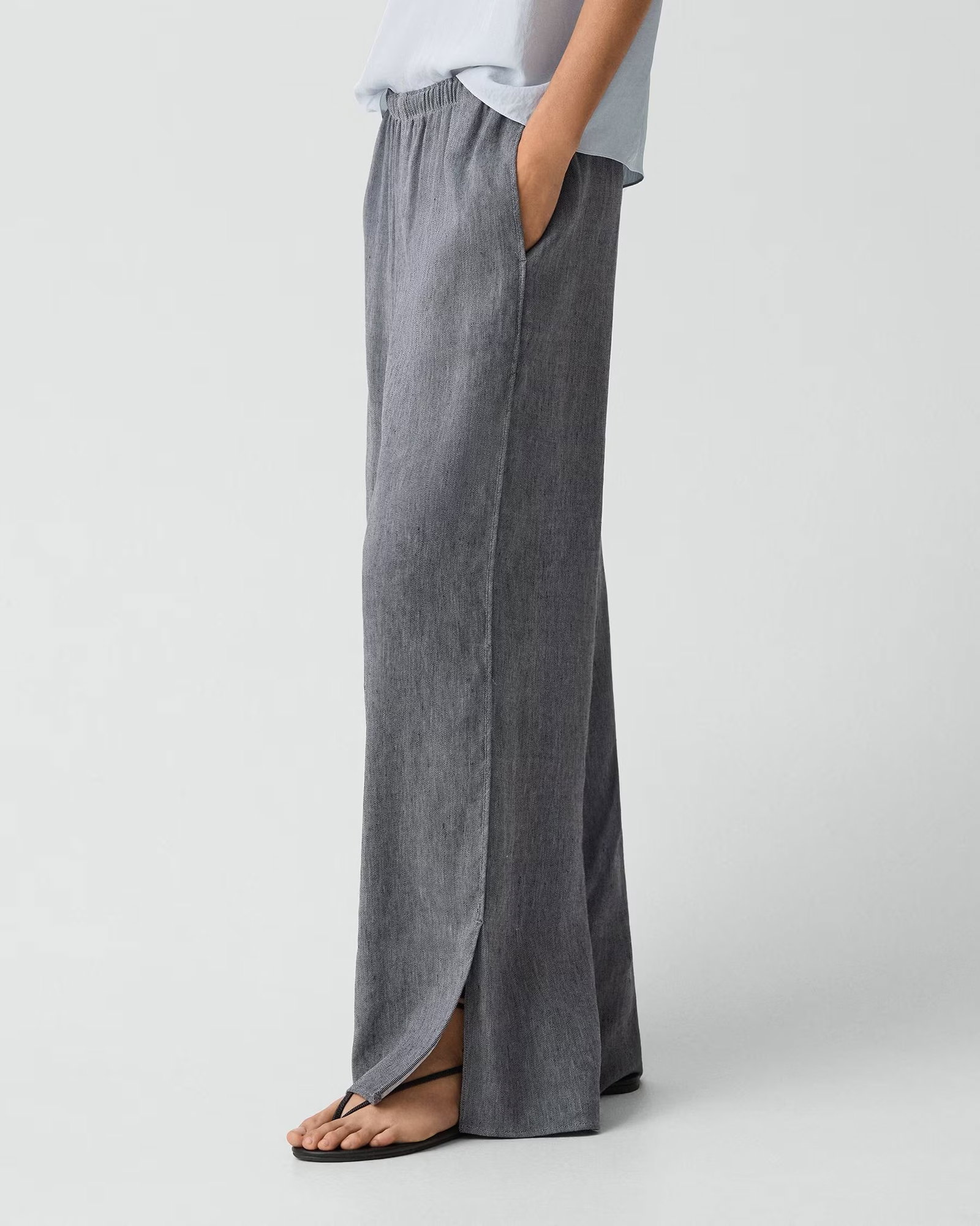 Vented Pull-On Trousers in Fluid Linen