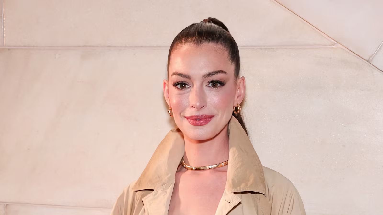Anne Hathaway’s Pregnancy Style Is Off To A Red-Hot Start