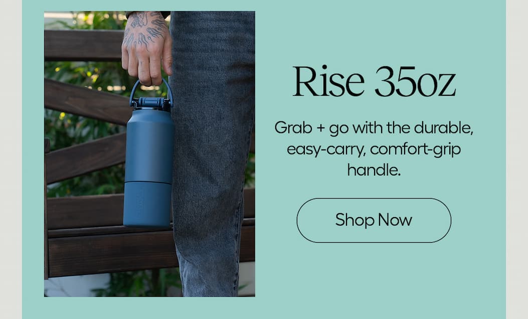 Man holding Rise 35oz with the easy-carru top handle. 
