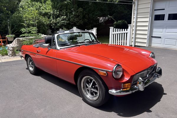 Retro-Look 1977 MGB Convertible