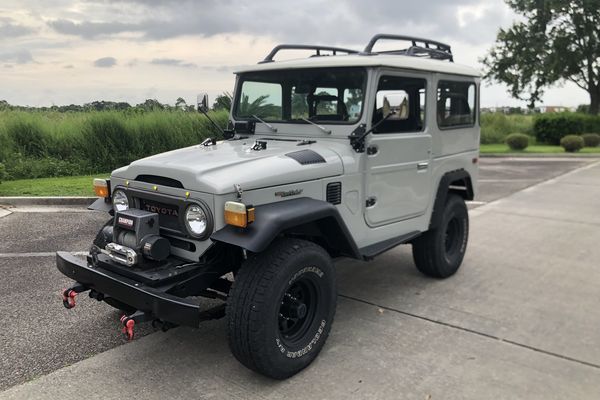1975 Toyota FJ40 Land Cruiser 4x4 Restomod With a Chevy 350 V8