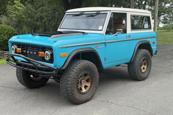 Customized 1971 Ford Bronco 4x4 With a 351 V8