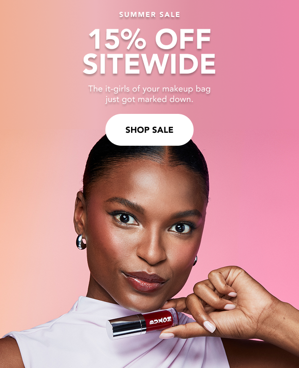 Model holding plumping lip oil