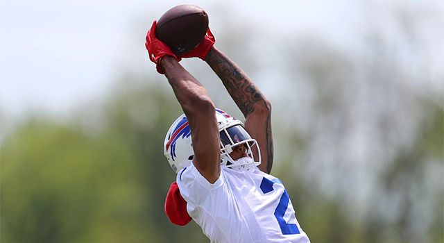 Bills WR DJ Moore buys out store's entire stock of his shirts to give them away to fans