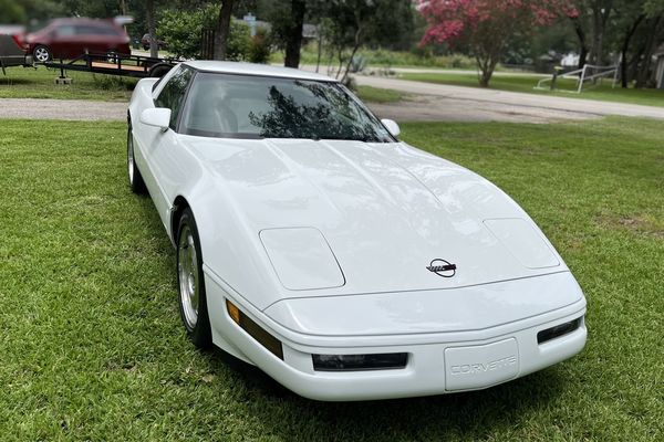 Unmodified C4: 1996 Chevrolet Corvette Coupe