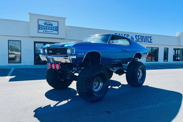 Lifted 1972 Chevrolet Chevelle on K-5 Blazer Chassis