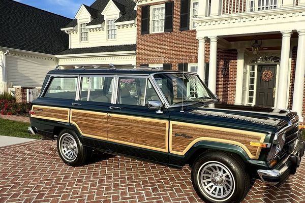 Gorgeous Hunter Green Metallic 1991 Final Edition Jeep Grand Wagoneer