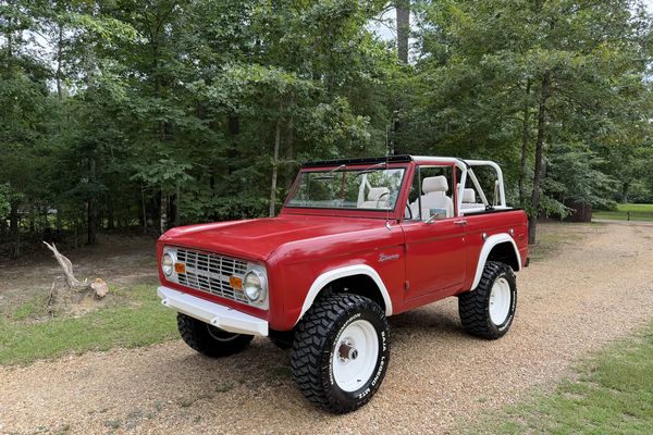 1974 Ford Bronco 302 V8 Holley Sniper Fuel Injection Built to Enjoy