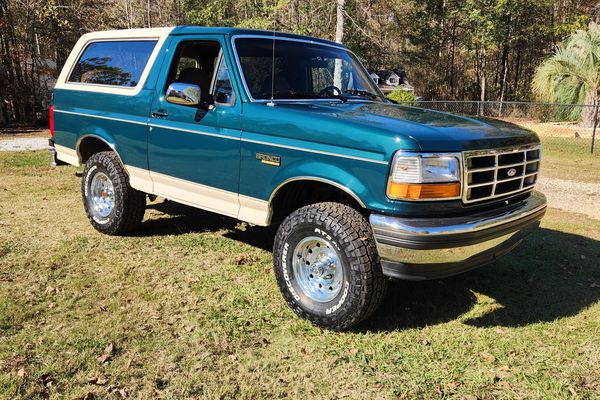 1993 Ford Bronco SUV  Eddie Bauer 4x4
