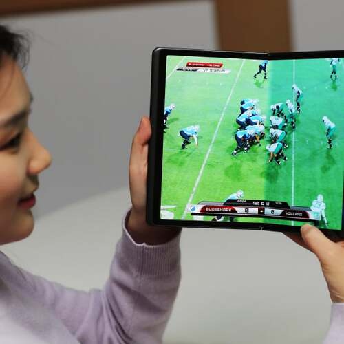 Samsung Eyes Rollable Smartphone Release 'in 2028'