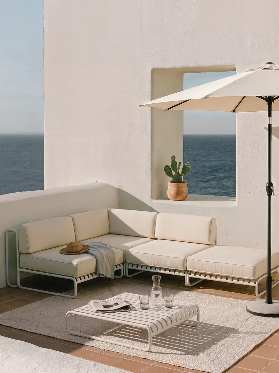 Muebles de exterior en blanco