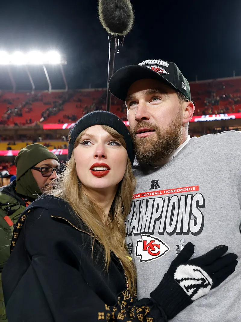 Image may contain: Travis Kelce, Taylor Swift, José Valverde, Person, Photobombing, Adult, Baseball Cap, Cap, and Clothing