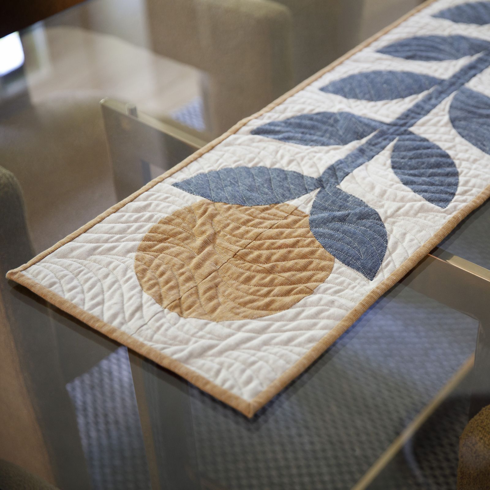 Simple Blooms Table Runner