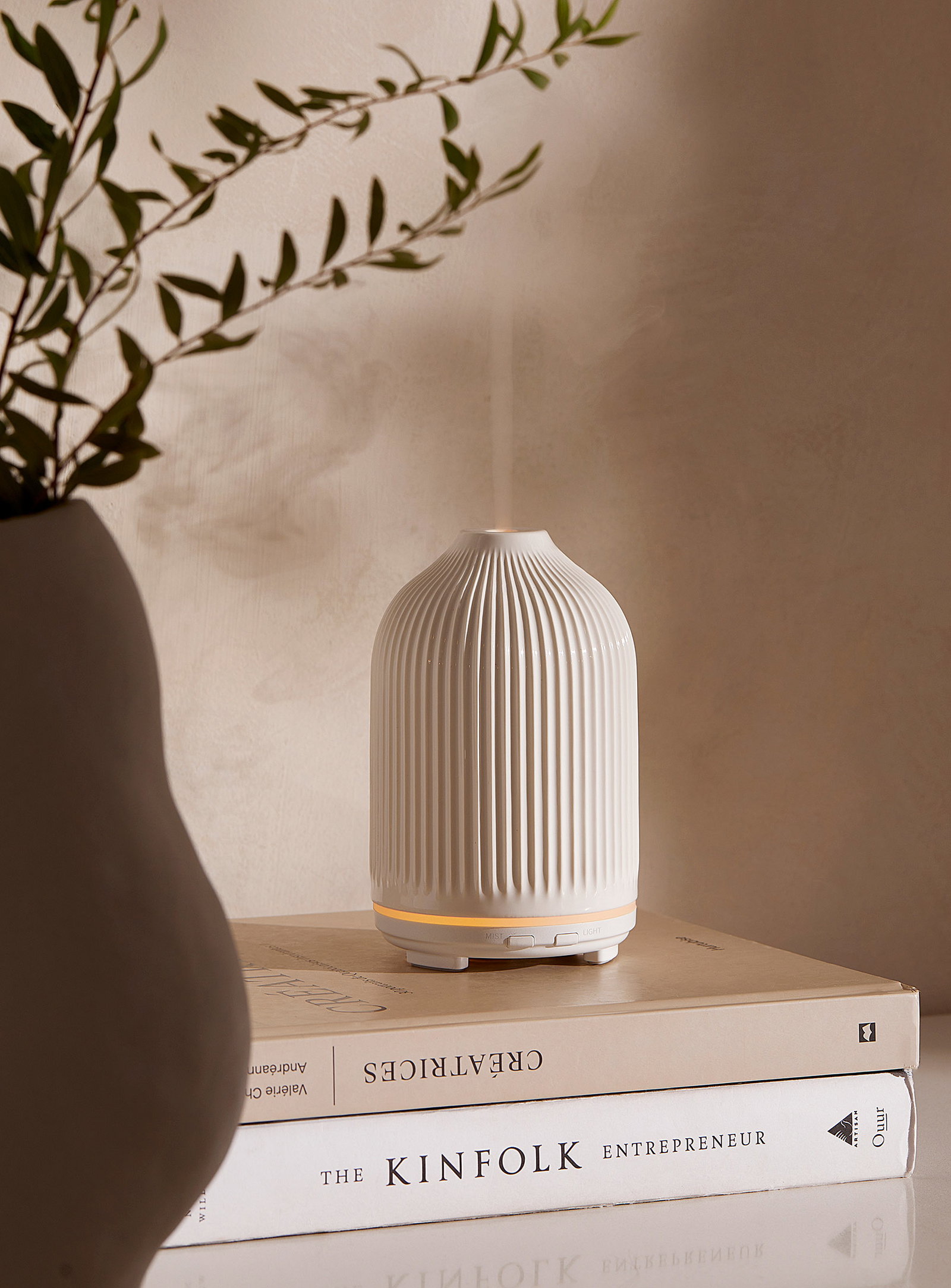 Fluted essential oil diffuser