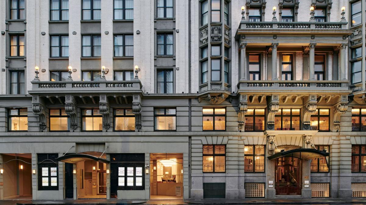 Melbourne Heritage Escape near Yarra River with Daily Breakfast & Nightly Drink