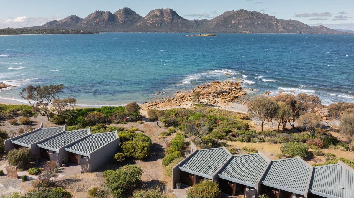 Tasmania Waterfront Retreat: Coles Bay Haven near Freycinet National Park with Daily Breakfast