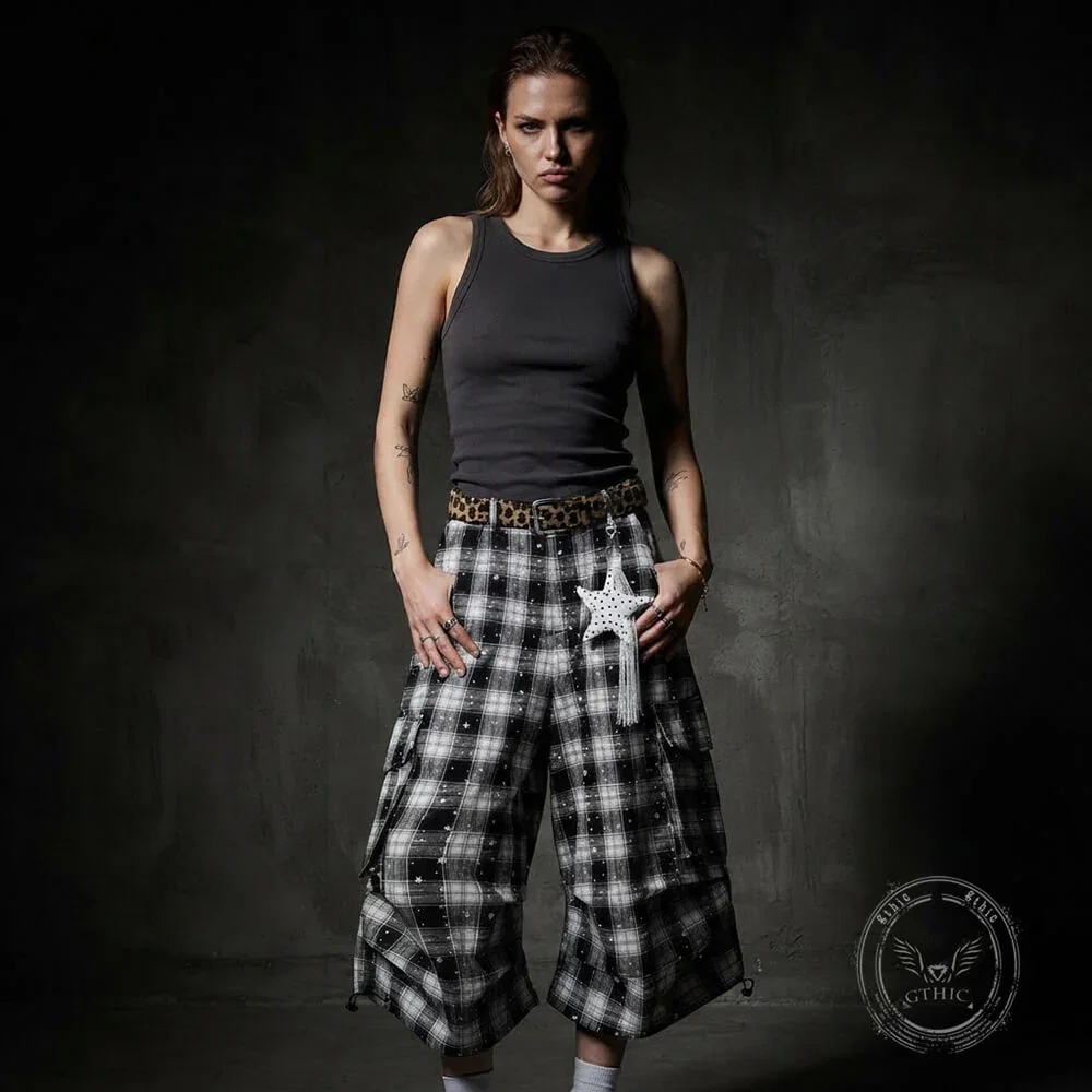 Image of Casual Preppy-Style Star-Print Plaid Wide-Leg Shorts