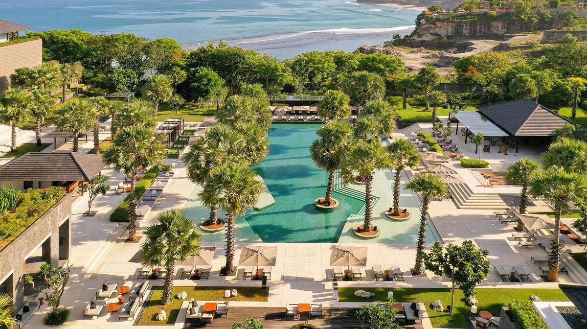 Uluwatu Clifftop Opulence with Daily Breakfast, Lunch or Dinner & Cocktails
