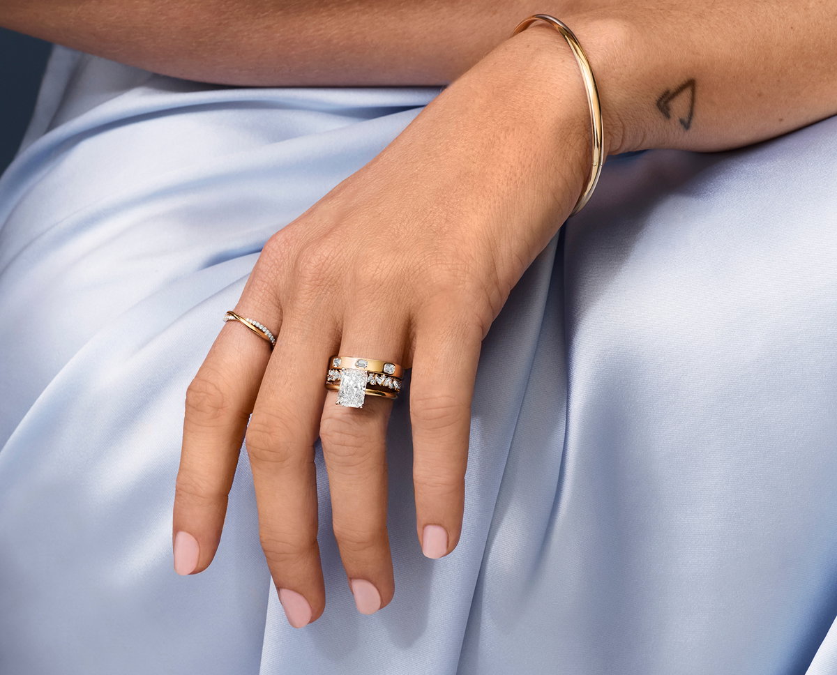 Anniversary rings for her