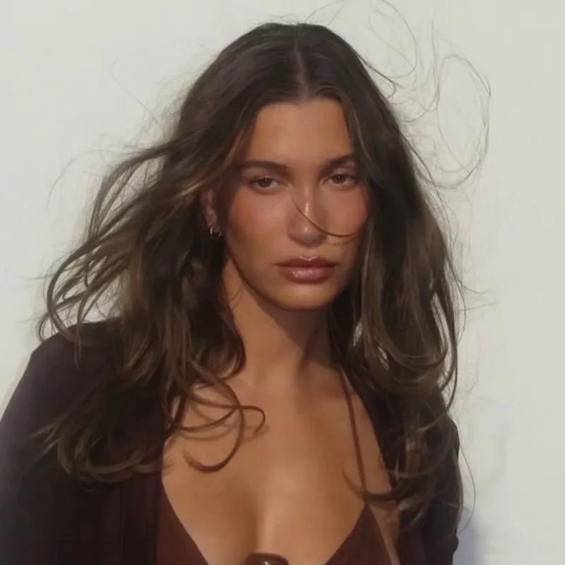 Mocha hair color - Hailey Biebr