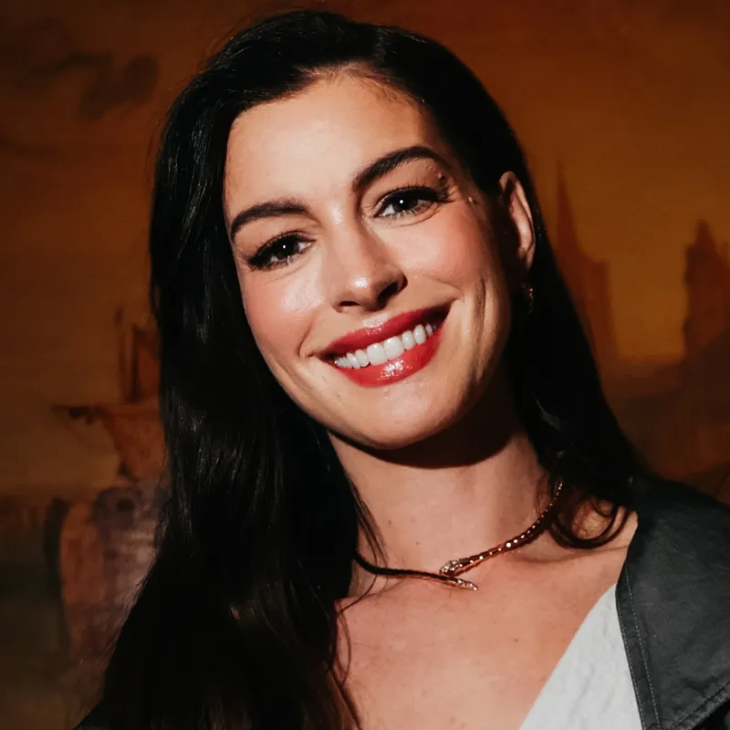 Anne Hathaway Is Glowing—and So Are Her New Highlights