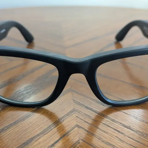 Meta Glasses Will No Longer Record If the Capture Light Is Modified or Removed