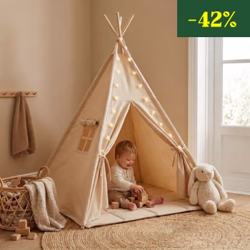 Le tipi enfant avec tapis et guirlande