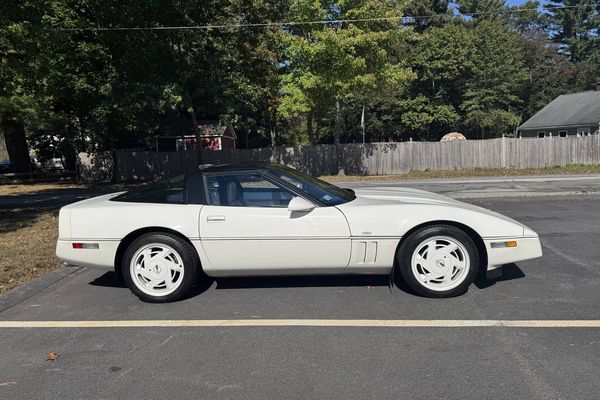 1988 Chevrolet Corvette C4 35th Anniversary Coupe - 1 of 2,050 Produced