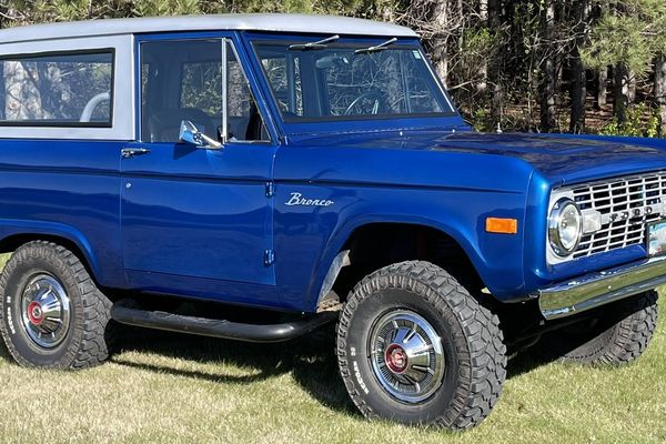 1975 Ford Bronco | Classic Uncut First Generation 302 V8 4x4 With Hardtop