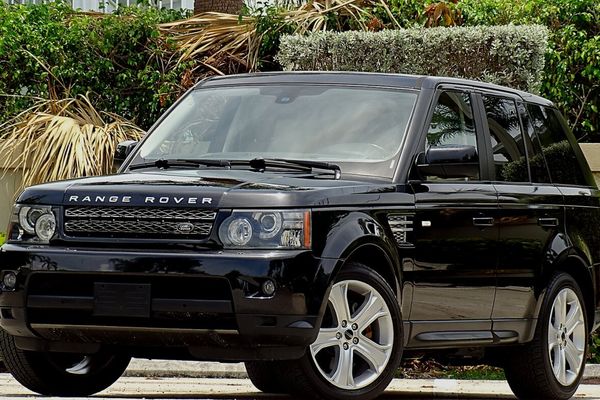 2012 Land Rover Range Rover HSE Luxury 4WD | 5.0L V8 | Fully Loaded