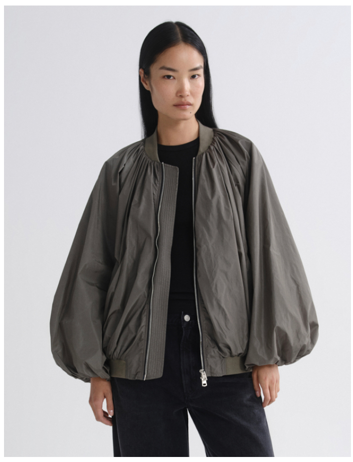 Raffi Bomber in Fern