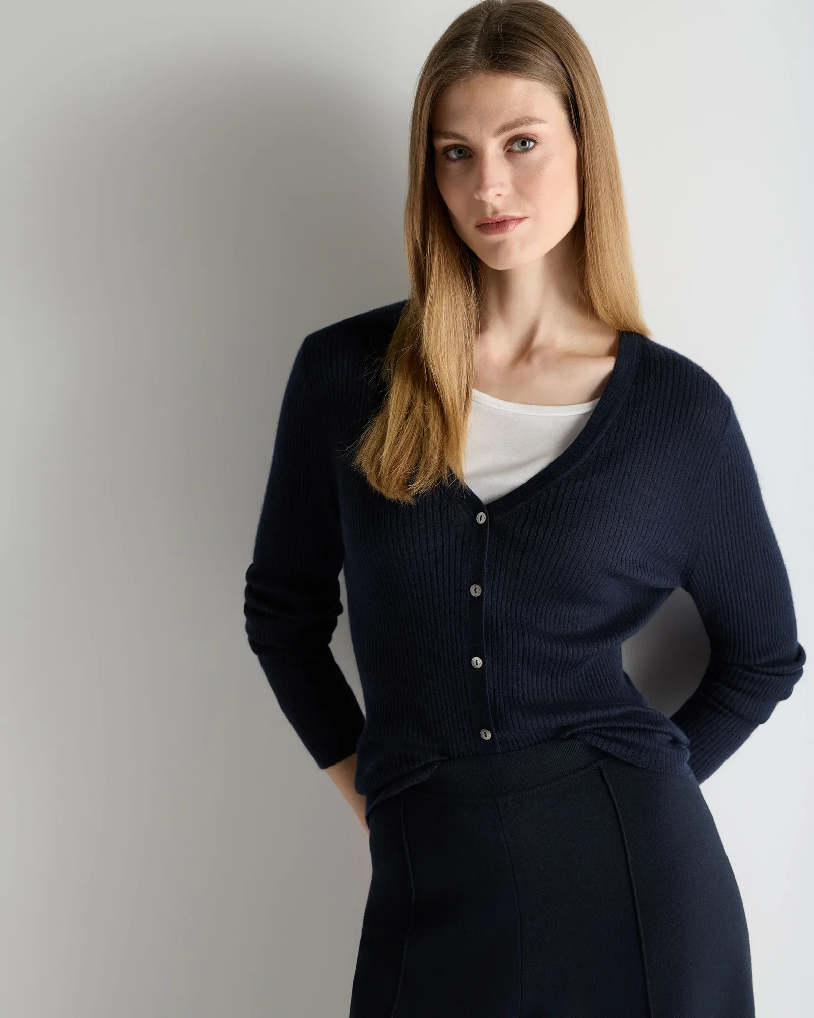 Image of Women's Superfine Cashmere Ribbed V Cardigan Navy Blue