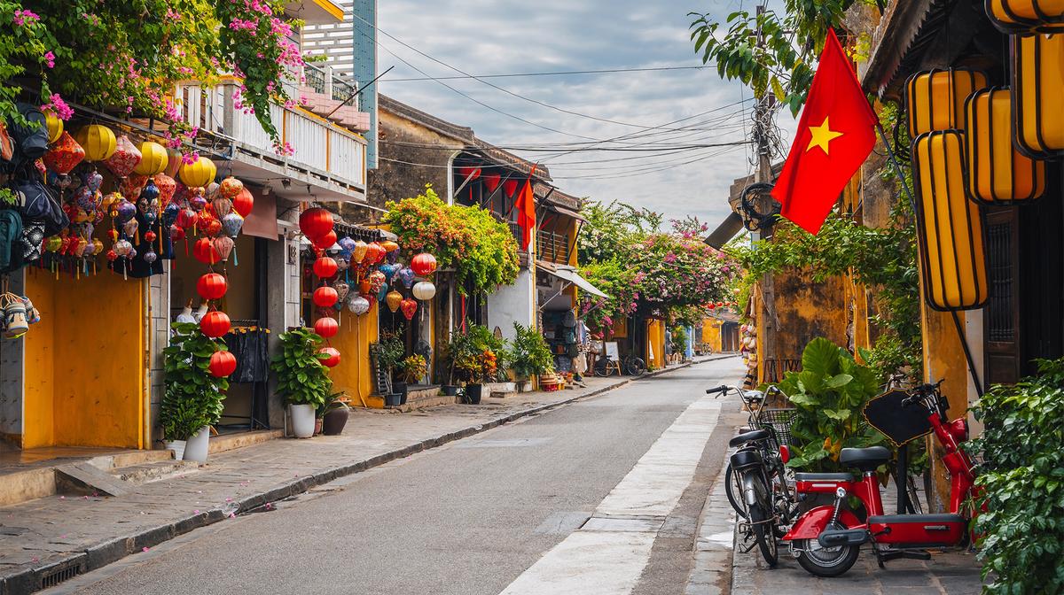 Deluxe 10-Day Vietnam Highlights with Ha Long Bay & Hoi An