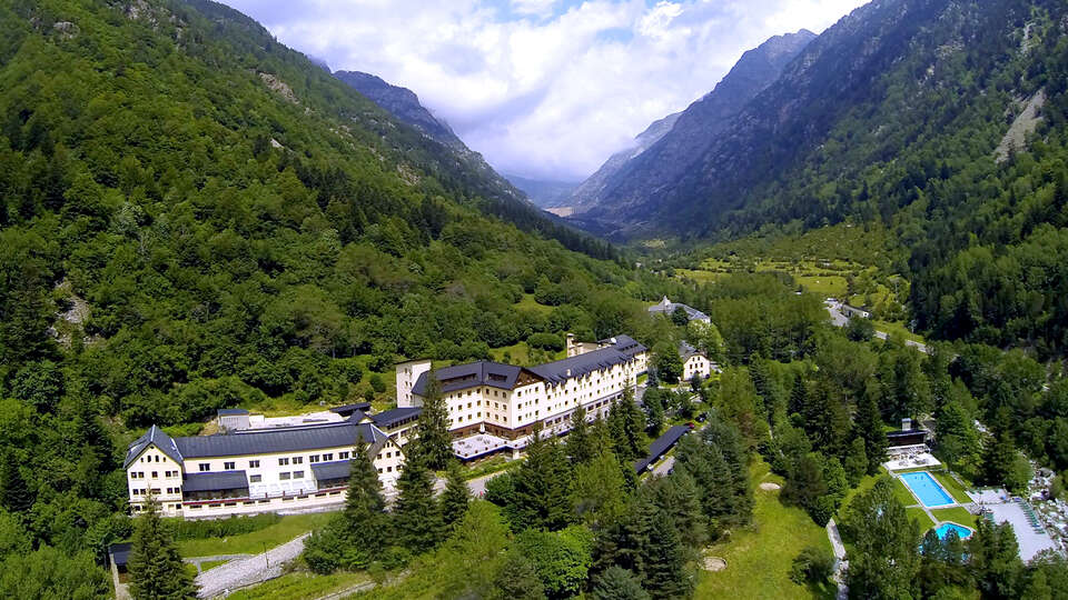 Disfruta de la naturaleza de Aigüestortes con circuito piscinas termales