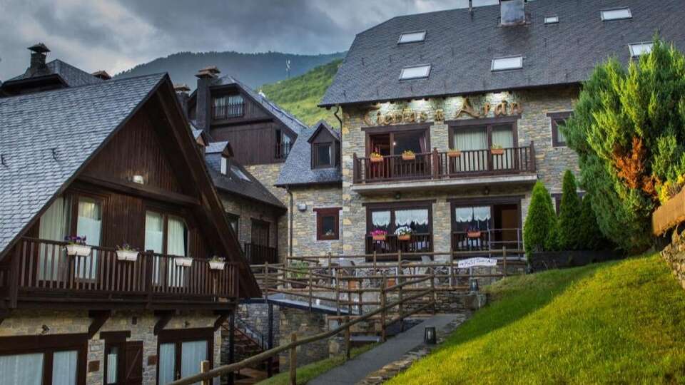 Escapada rural en suite con desayuno y acceso al spa en el Valle de Arán
