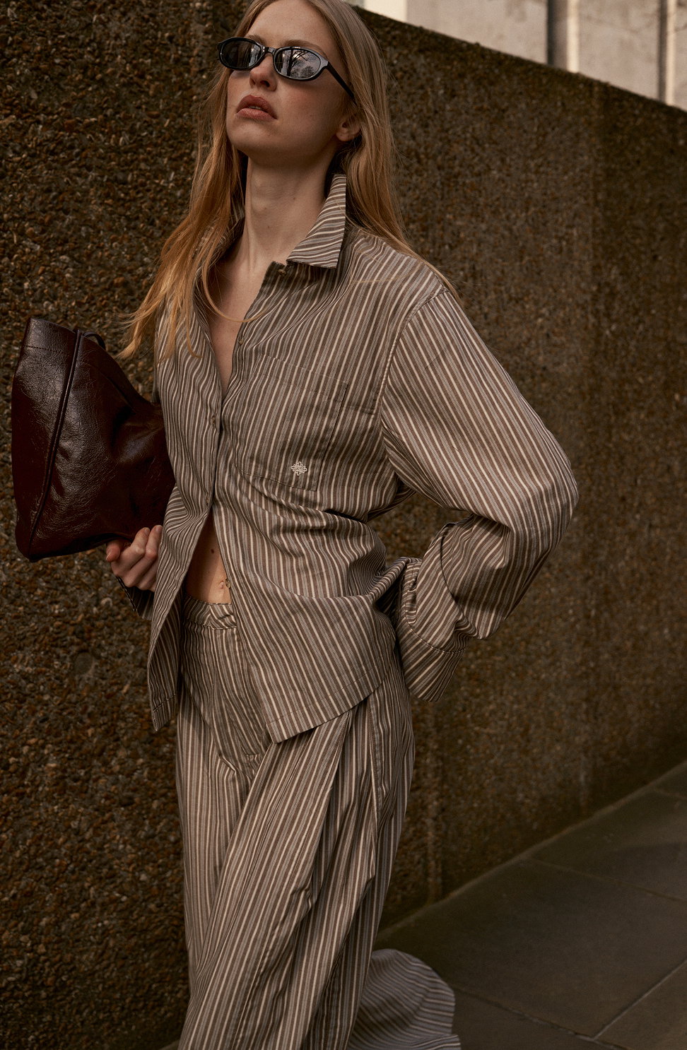 STRIPE TIE BACK EMBLEM SHIRT