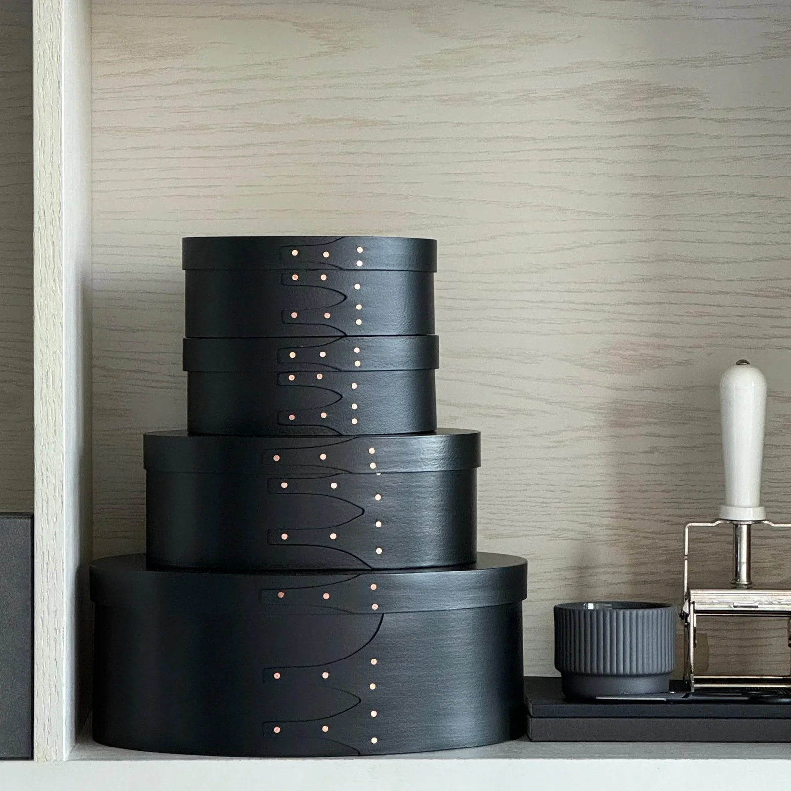 Image of Black Shaker Boxes: Oval