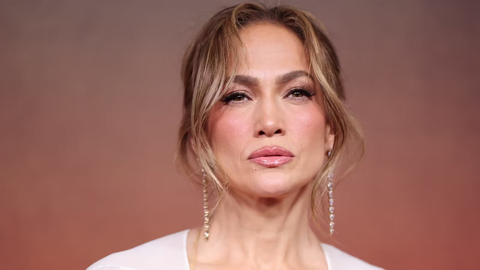 Jennifer Lopez & Zendaya Just Brought Back This Controversial Y2K Makeup Trend