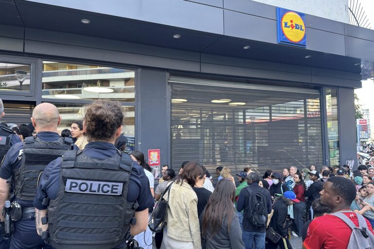 Le climatiseur mobile, mis en vente le jeudi 2 juillet 2026, a provoqué une ruée dans les magasins Lidl. — ©PHOTOPQR/LE PARISIEN/Delphine Goldsztejn