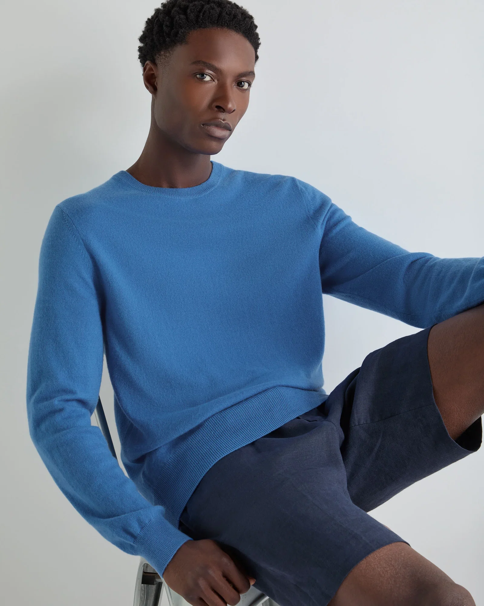 Image of Men's Oxford Round Neck Cashmere Jumper Sunshine Blue