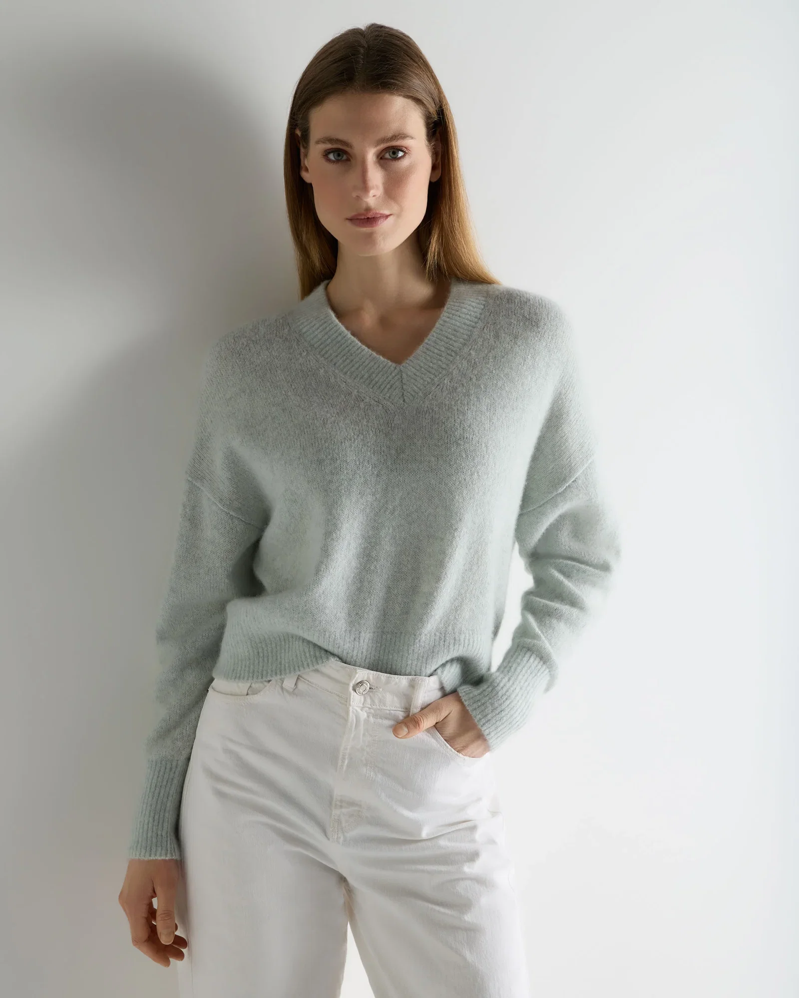 Image of Women's Plush V Neck Cashmere Jumper Mint Green